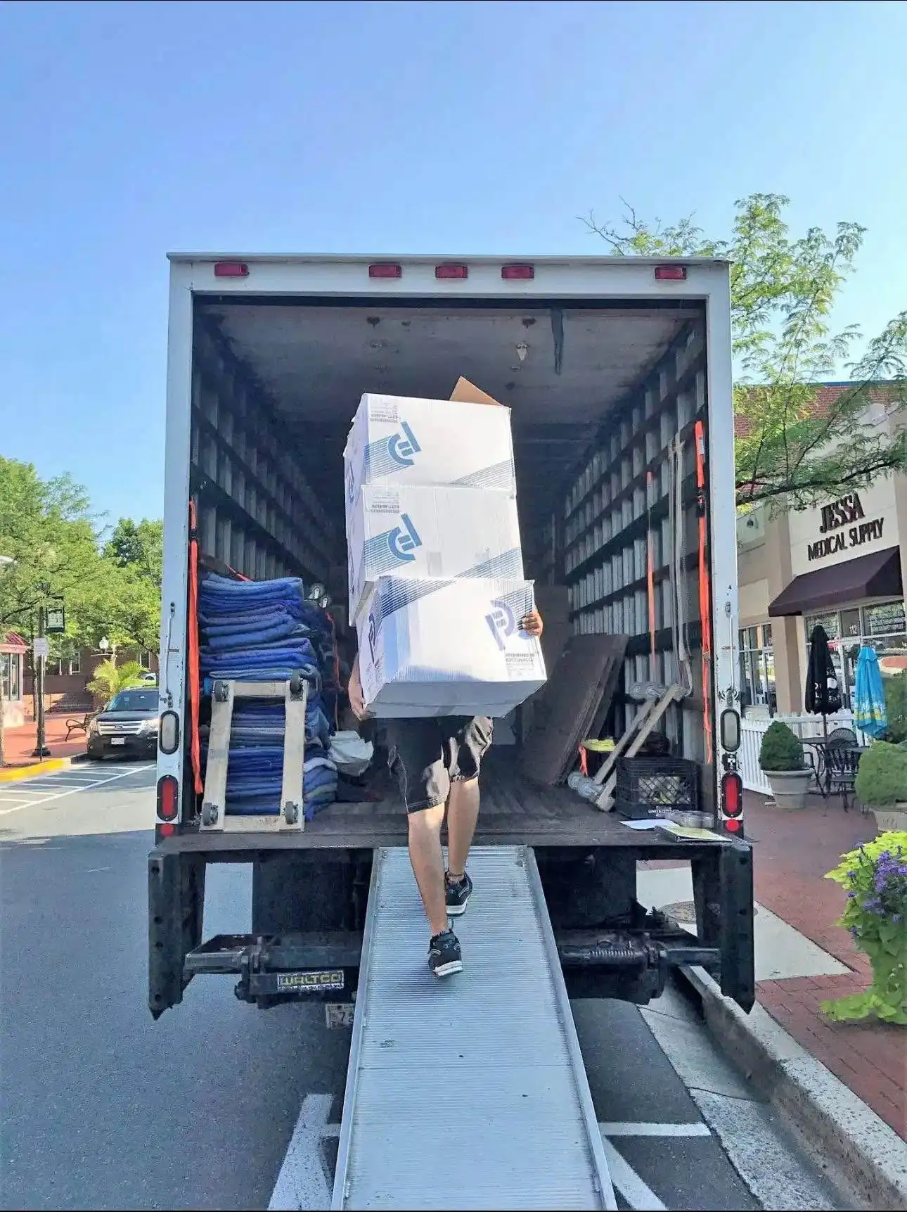 Man and Van vs Full Removal Company